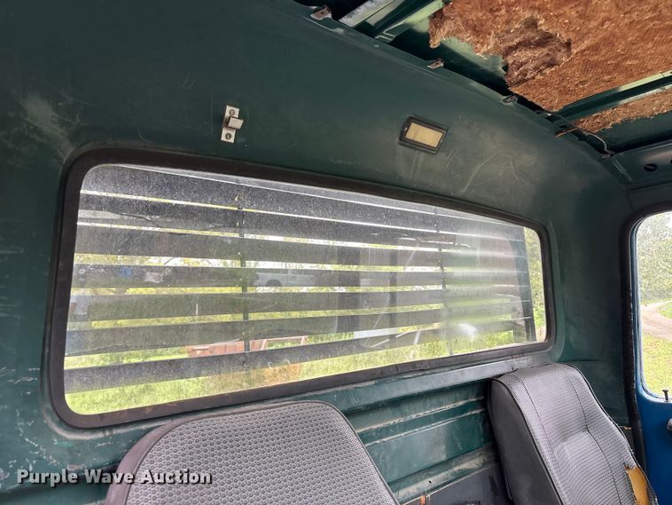 image for item NM9945 1987 Ford LN8000 flatbed truck