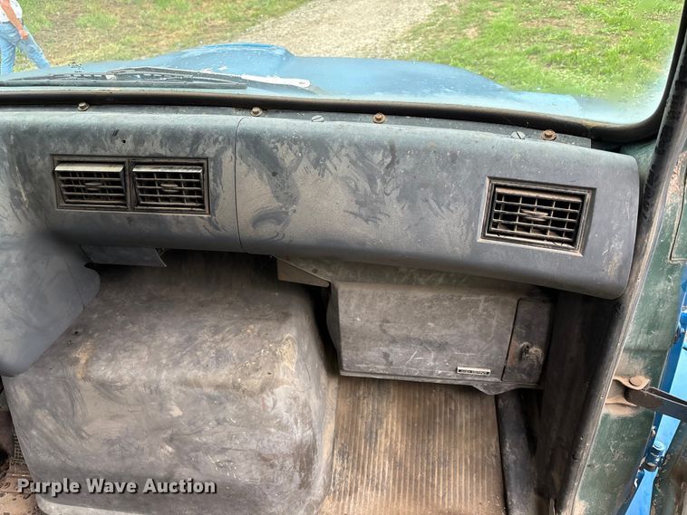 image for item NM9945 1987 Ford LN8000 flatbed truck