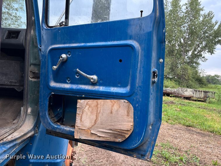 image for item NM9945 1987 Ford LN8000 flatbed truck