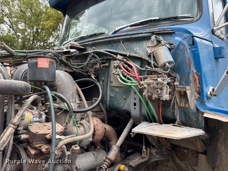 image for item NM9945 1987 Ford LN8000 flatbed truck