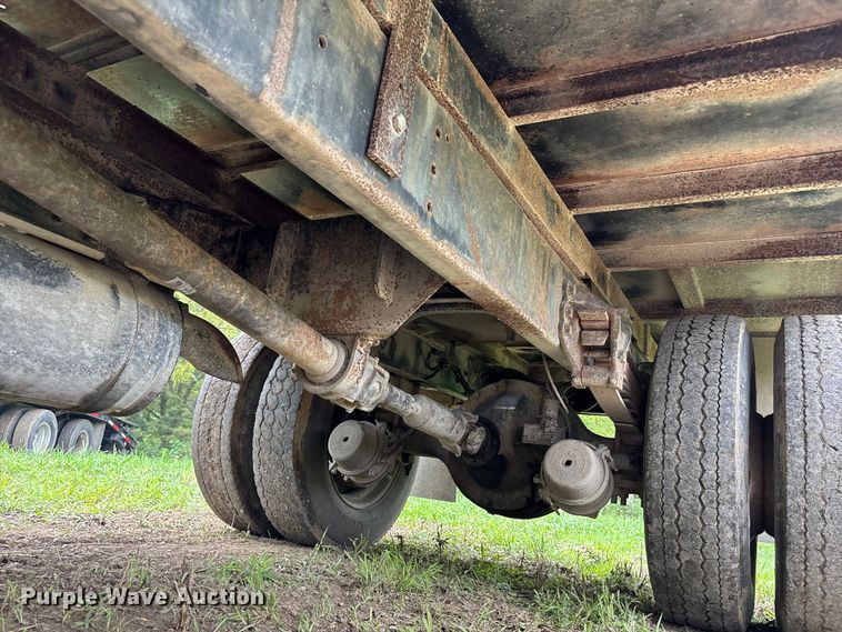 image for item NM9945 1987 Ford LN8000 flatbed truck