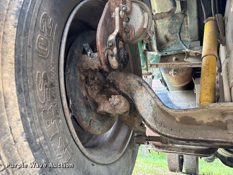 image for item NM9945 1987 Ford LN8000 flatbed truck