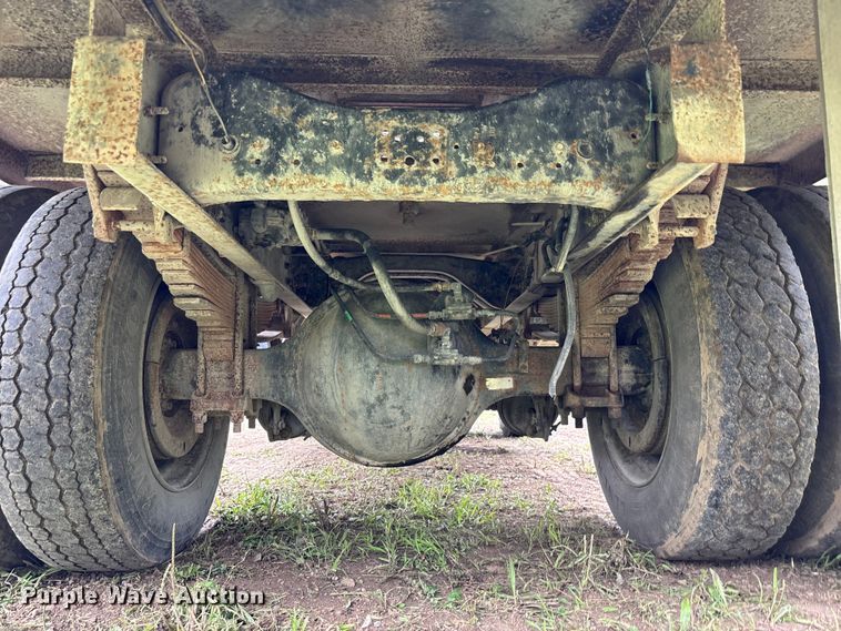 image for item NM9945 1987 Ford LN8000 flatbed truck