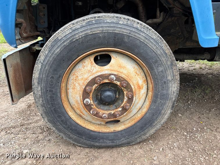 image for item NM9945 1987 Ford LN8000 flatbed truck