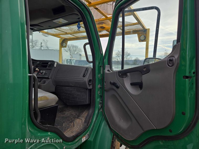 image for item YA1732 2012 Freightliner Business Class M2 forestry bucket truck