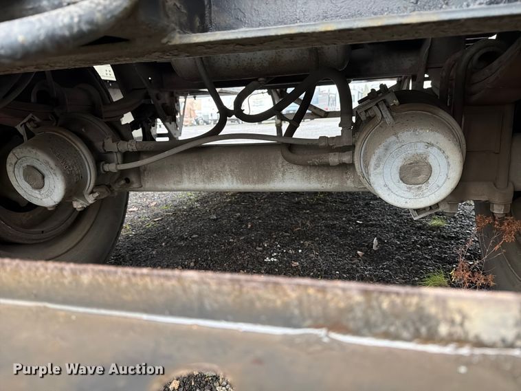 image for item YA1828 Fruehauf dry van trailer