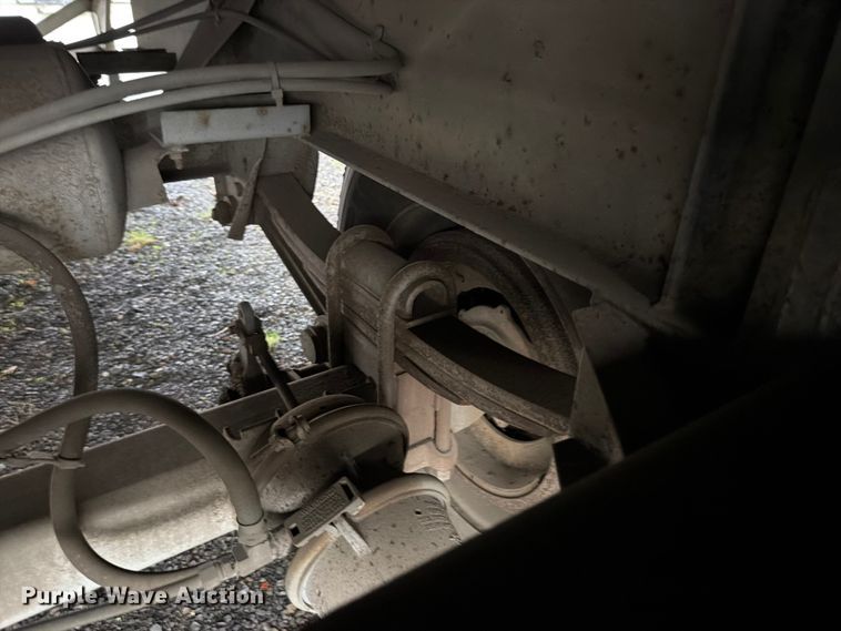 image for item YA1828 Fruehauf dry van trailer