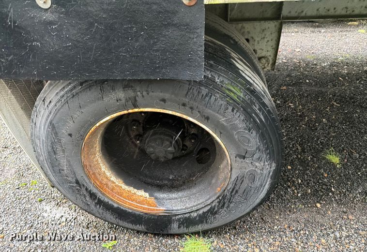 image for item YA1828 Fruehauf dry van trailer