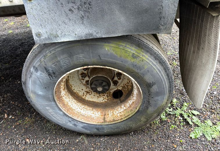 image for item YA1828 Fruehauf dry van trailer