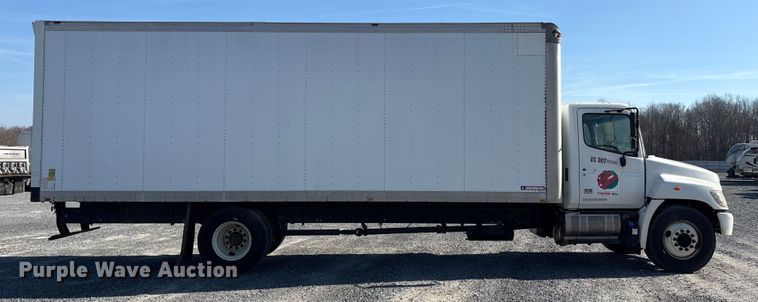 image for item YA1935 2016 Hino 268 box truck