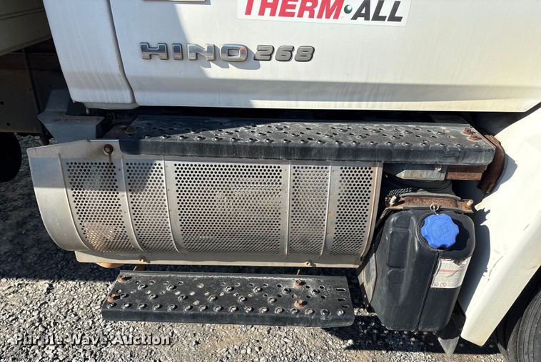 image for item YA1935 2016 Hino 268 box truck