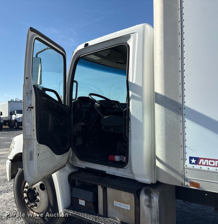 image for item YA1935 2016 Hino 268 box truck
