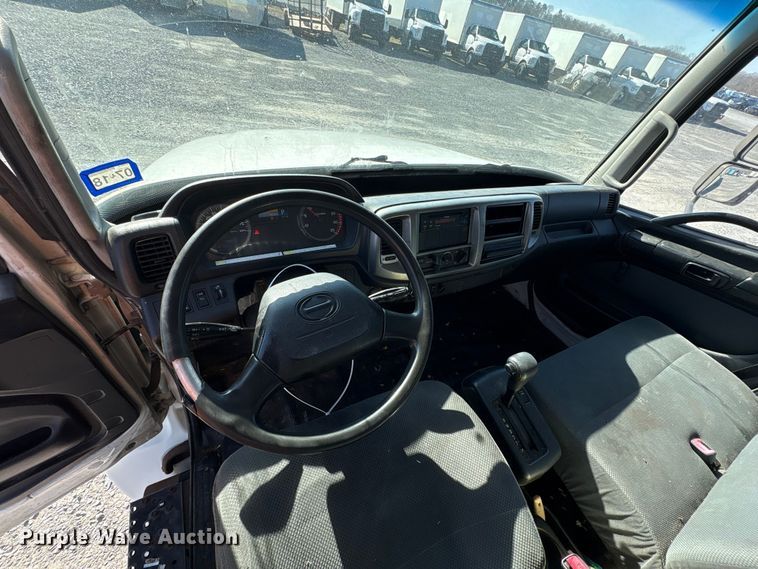 image for item YA1935 2016 Hino 268 box truck