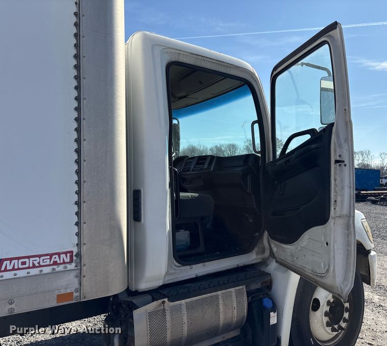 image for item YA1935 2016 Hino 268 box truck