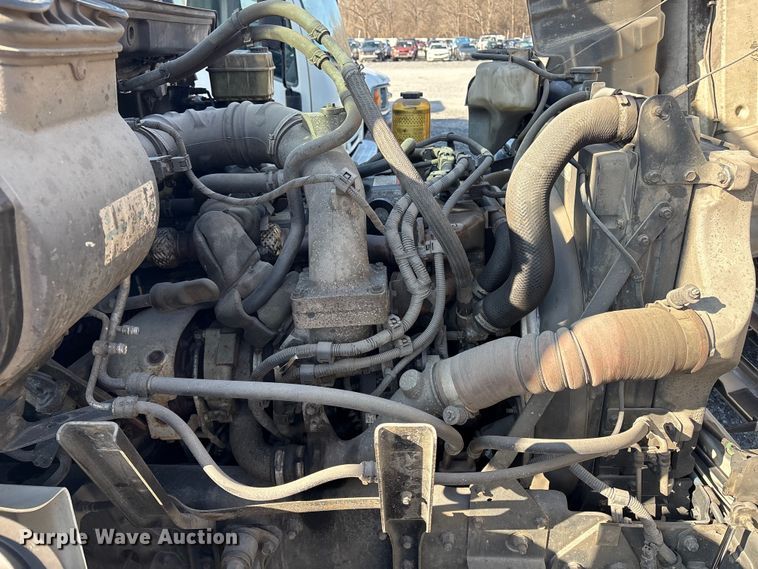 image for item YA1935 2016 Hino 268 box truck