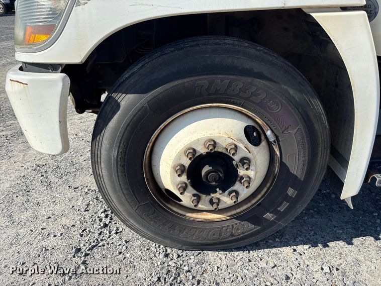 image for item YA1935 2016 Hino 268 box truck