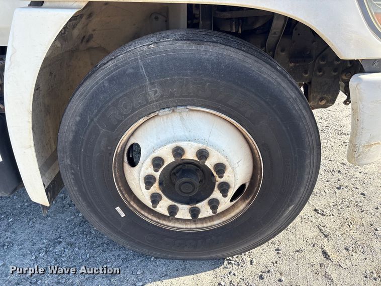 image for item YA1935 2016 Hino 268 box truck