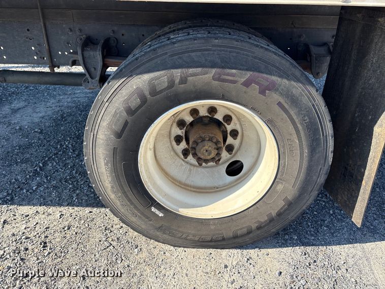 image for item YA1935 2016 Hino 268 box truck