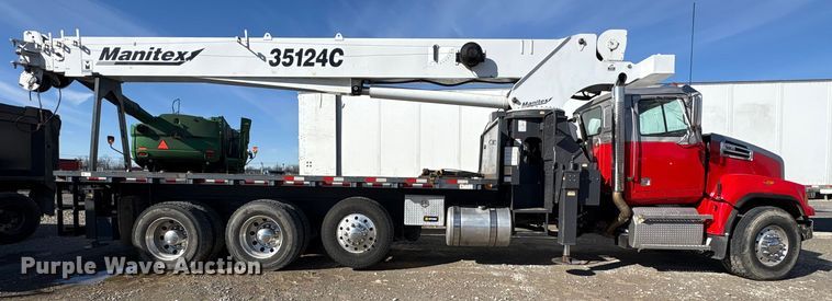 image for item YA2011 2019 Western Star 4700 crane truck