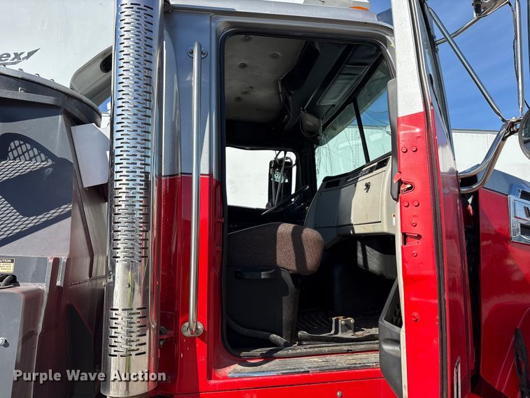 image for item YA2011 2019 Western Star 4700 crane truck