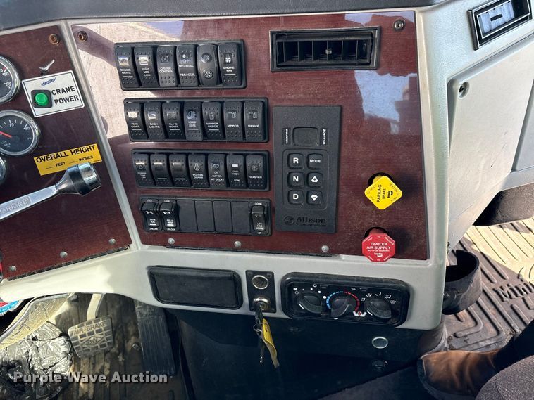 image for item YA2011 2019 Western Star 4700 crane truck