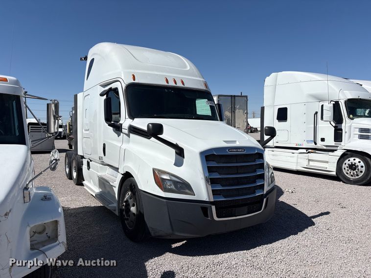 image for item YA2203 2018 Freightliner Cascadia semi truck