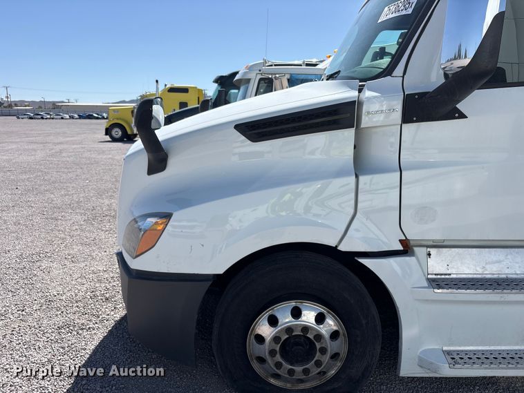 image for item YA2203 2018 Freightliner Cascadia semi truck
