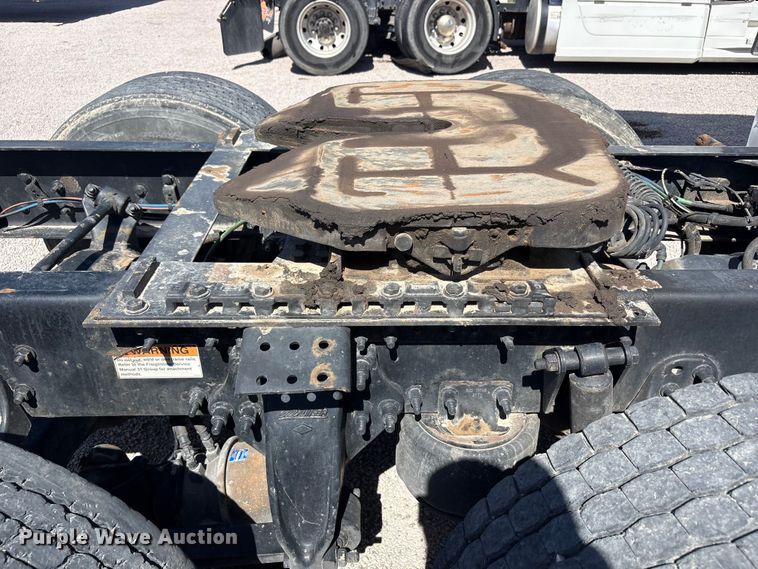 image for item YA2203 2018 Freightliner Cascadia semi truck