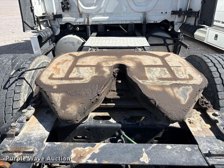 image for item YA2203 2018 Freightliner Cascadia semi truck