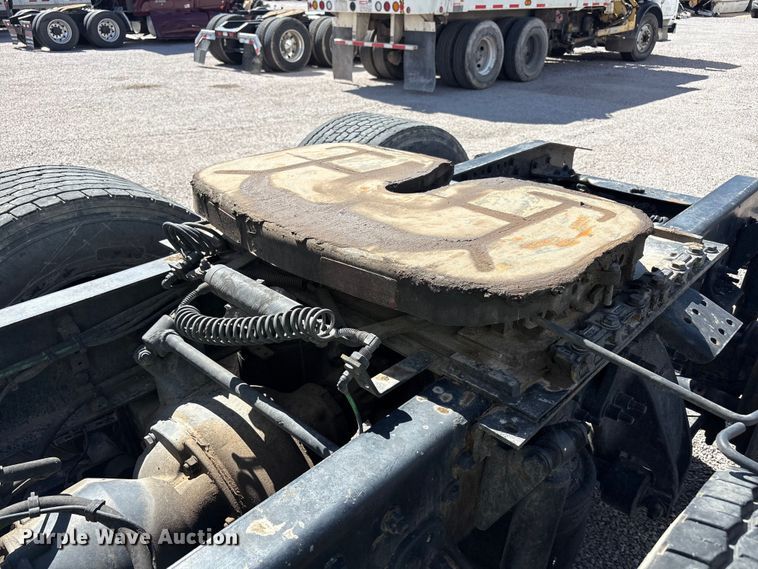 image for item YA2203 2018 Freightliner Cascadia semi truck
