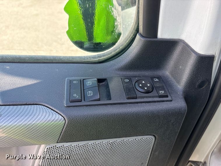 image for item YA2203 2018 Freightliner Cascadia semi truck