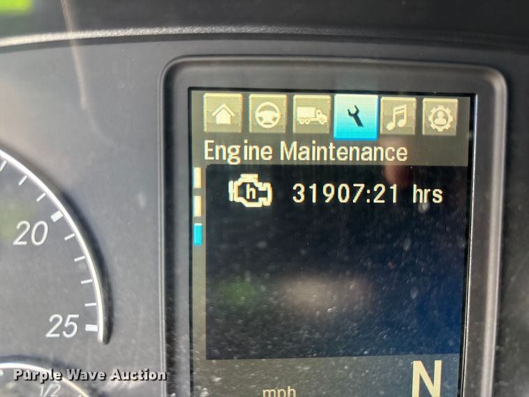 image for item YA2203 2018 Freightliner Cascadia semi truck