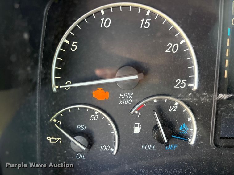 image for item YA2203 2018 Freightliner Cascadia semi truck