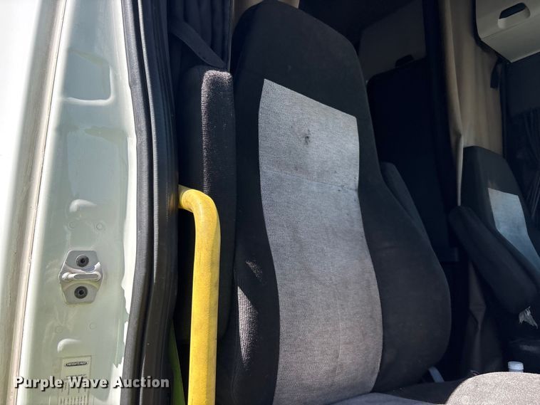 image for item YA2203 2018 Freightliner Cascadia semi truck