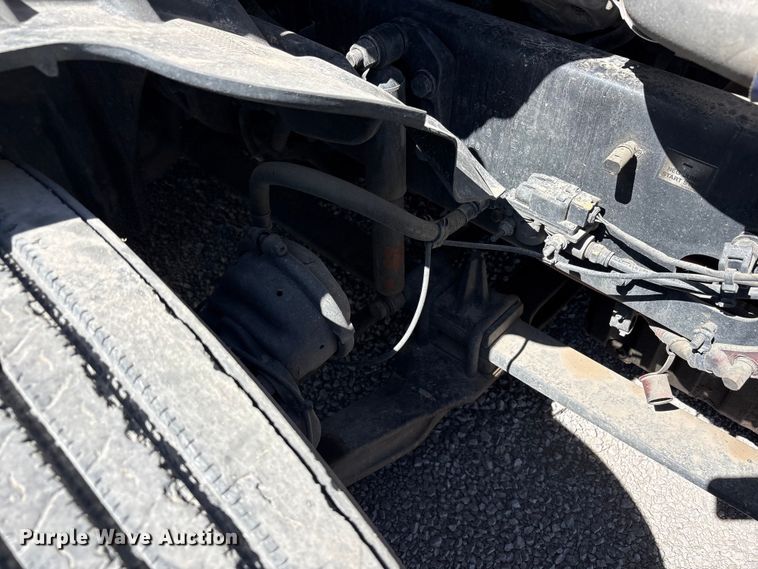 image for item YA2203 2018 Freightliner Cascadia semi truck