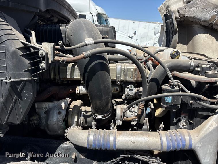 image for item YA2203 2018 Freightliner Cascadia semi truck