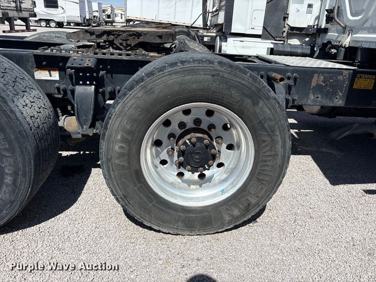 image for item YA2203 2018 Freightliner Cascadia semi truck