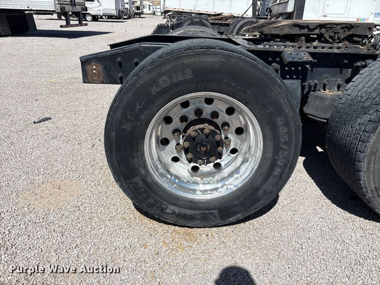 image for item YA2203 2018 Freightliner Cascadia semi truck