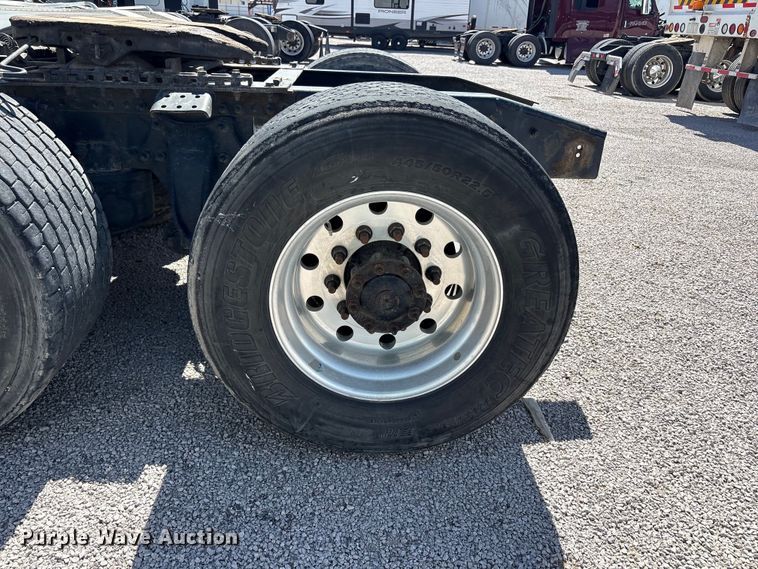 image for item YA2203 2018 Freightliner Cascadia semi truck
