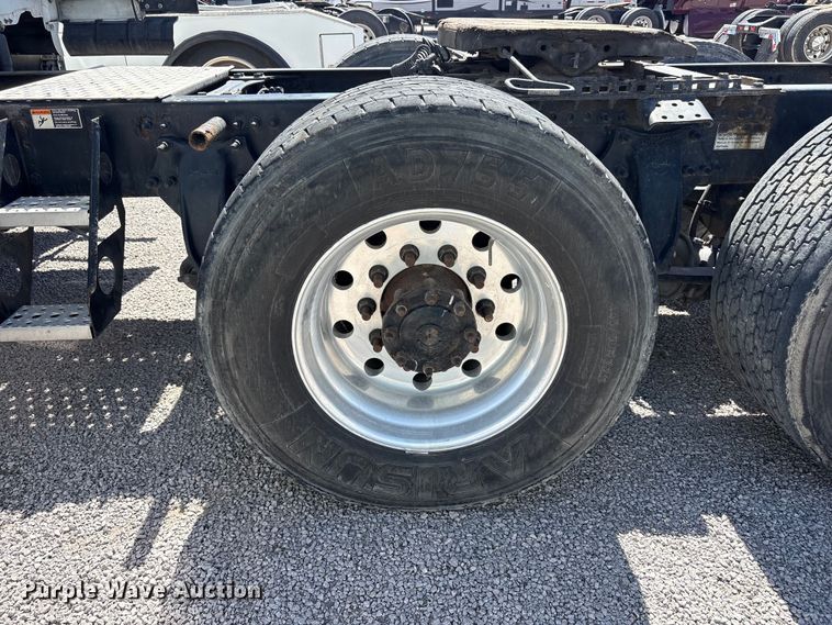 image for item YA2203 2018 Freightliner Cascadia semi truck