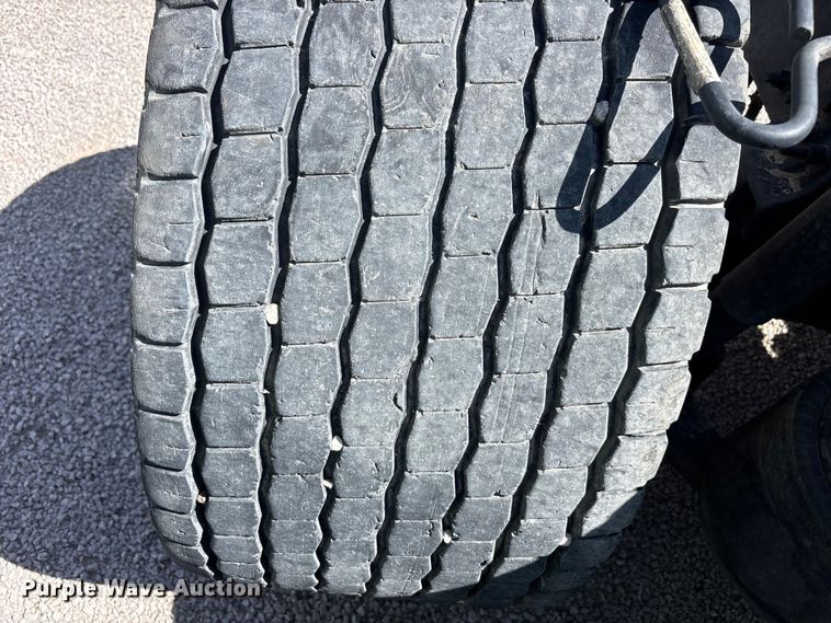 image for item YA2203 2018 Freightliner Cascadia semi truck