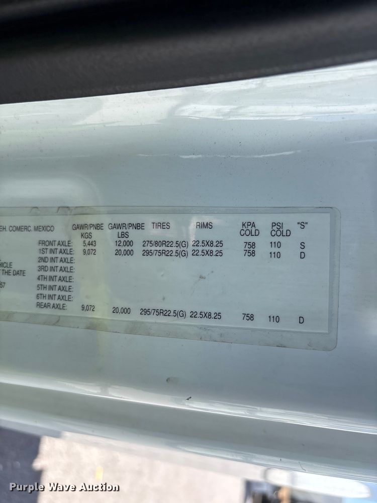 image for item YA2203 2018 Freightliner Cascadia semi truck