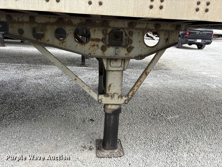 image for item YA2436 2014 Wabash DVHDHPC dry van trailer