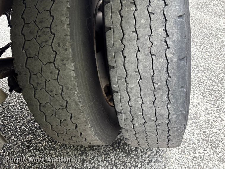 image for item YA2436 2014 Wabash DVHDHPC dry van trailer