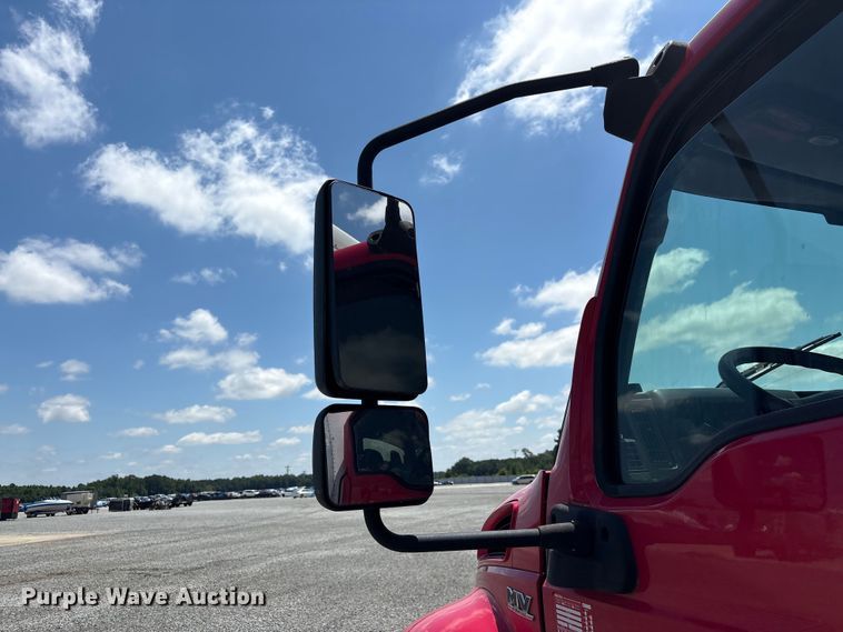 image for item YA2615 2020 International MV607 box truck