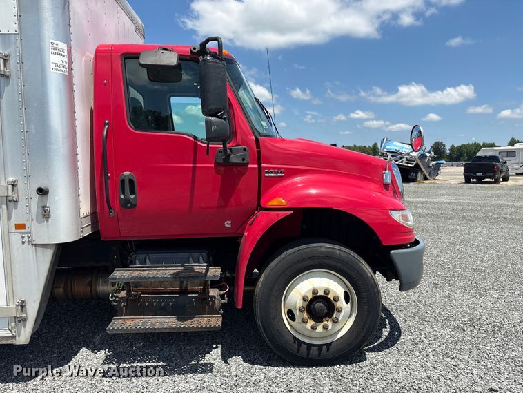 image for item YA2615 2020 International MV607 box truck