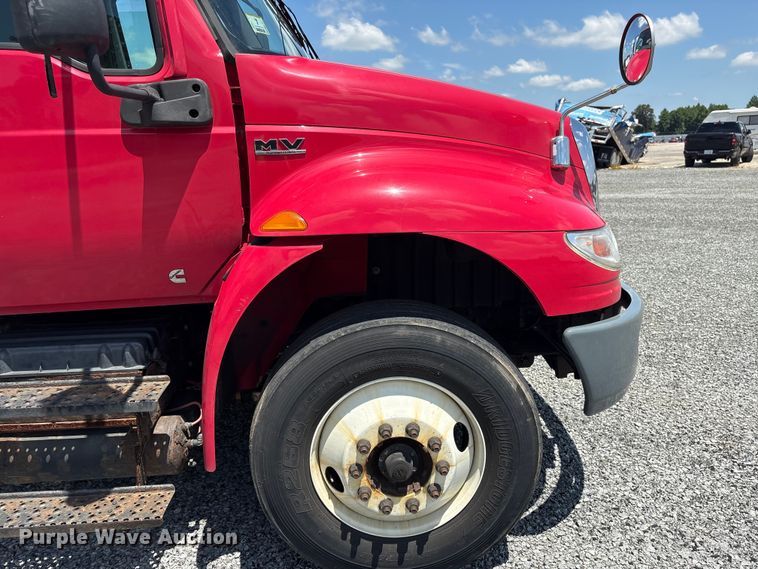 image for item YA2615 2020 International MV607 box truck