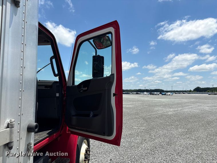 image for item YA2615 2020 International MV607 box truck