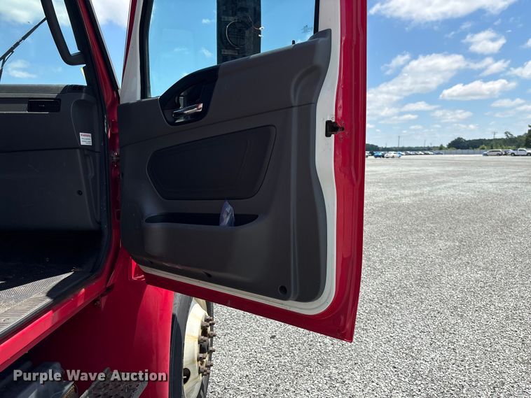 image for item YA2615 2020 International MV607 box truck