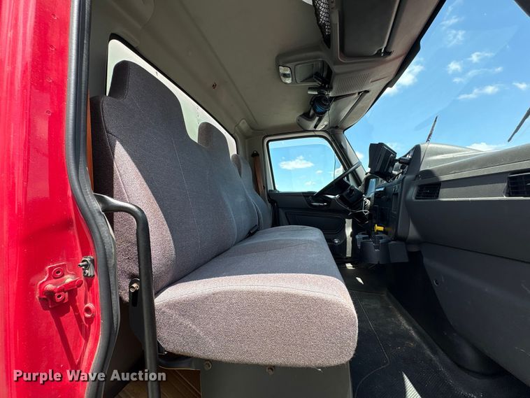 image for item YA2615 2020 International MV607 box truck